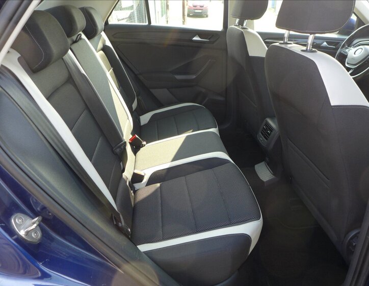 Volkswagen T-Roc SUV / Terénní 2,0 l 110 kw