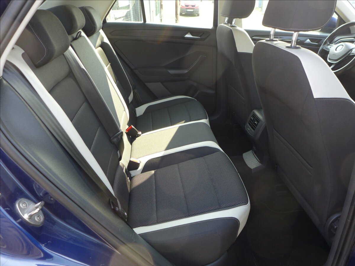 Volkswagen T-Roc SUV / Terénní 2,0 l 110 kw