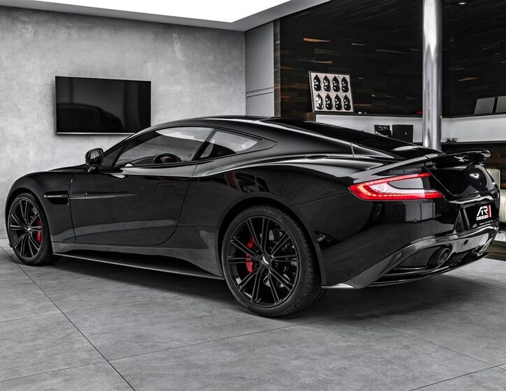 Aston Martin Vanquish 6