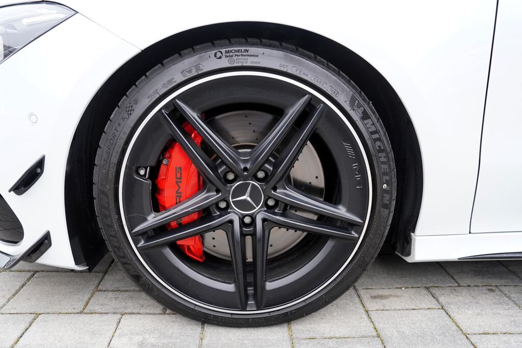 Mercedes-Benz CLA Sedan 2,0 l 340 kw