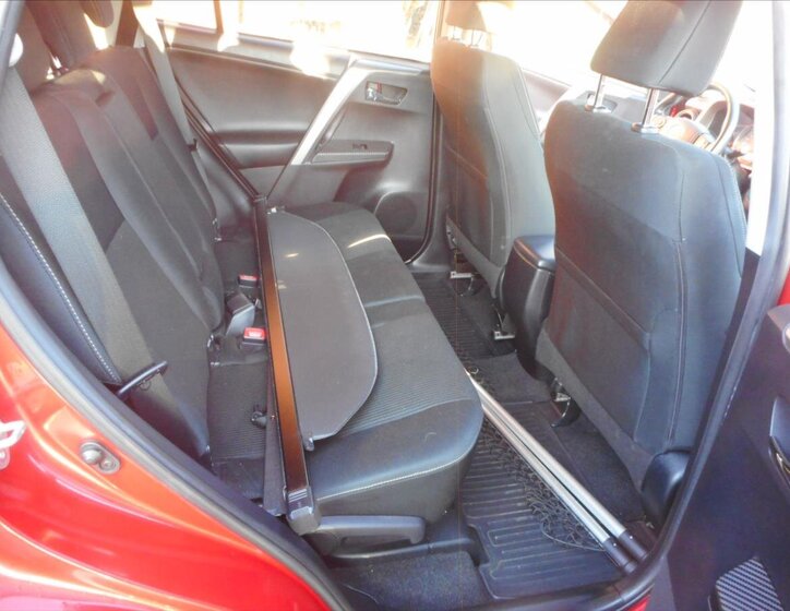 Toyota RAV4 SUV 2,0 l 111 kw