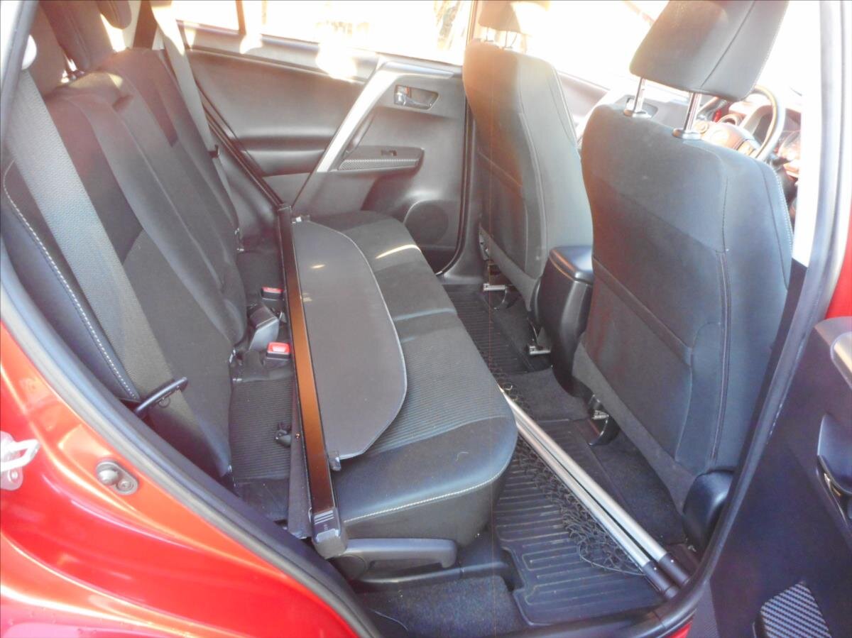 Toyota RAV4 SUV 2,0 l 111 kw