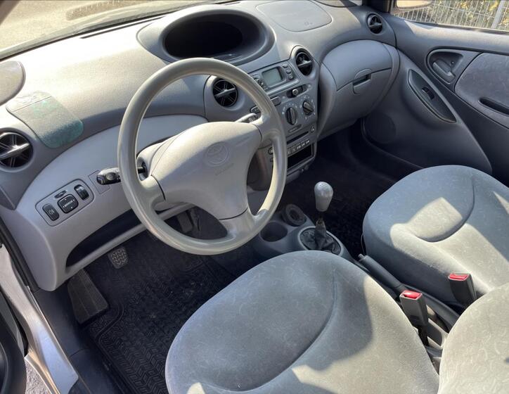 Toyota Yaris 9