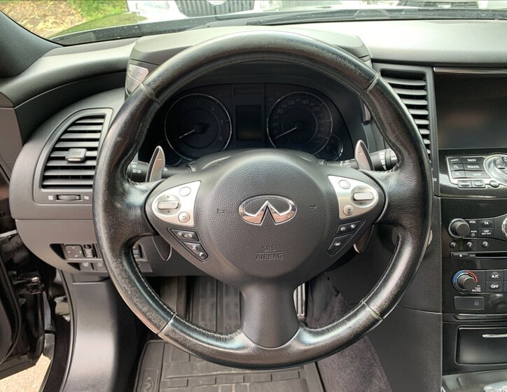 Infiniti QX70 10
