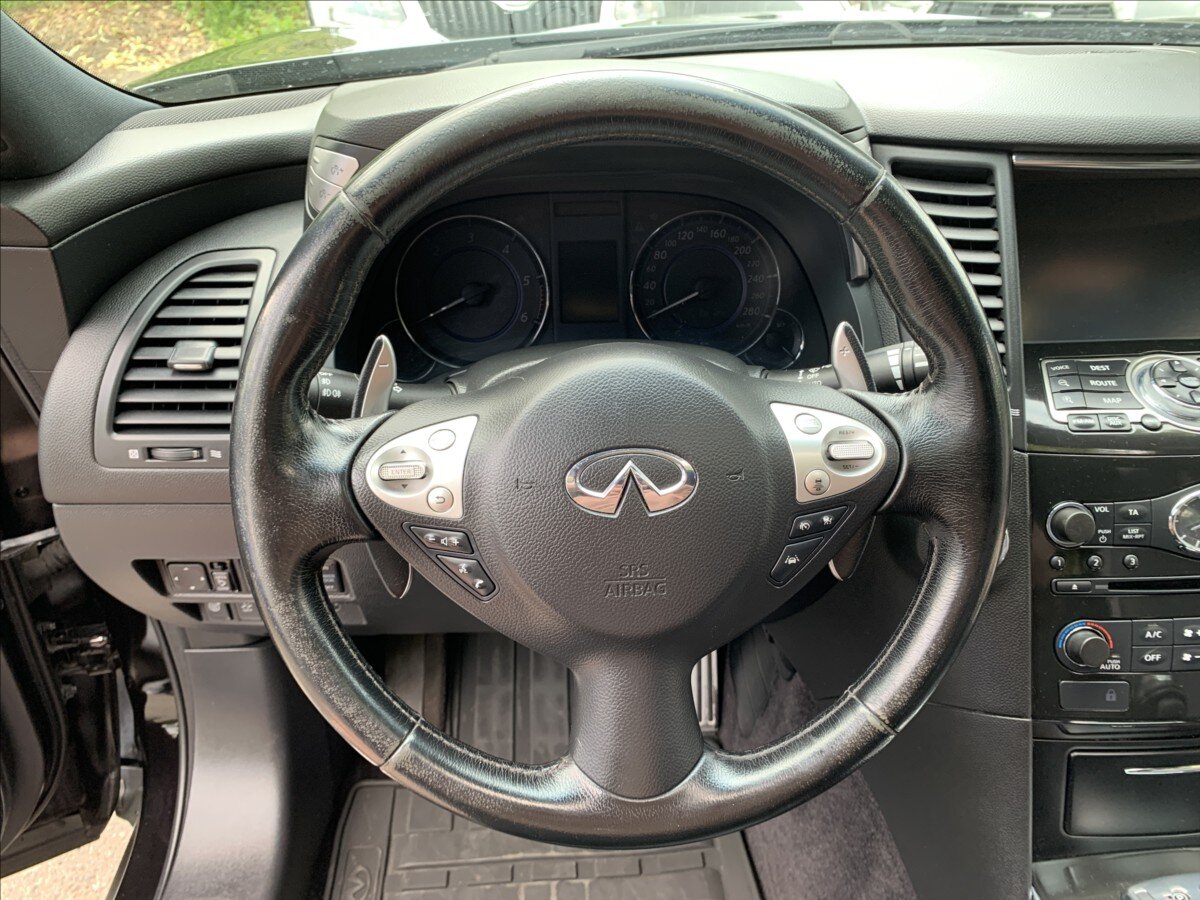 Infiniti QX70