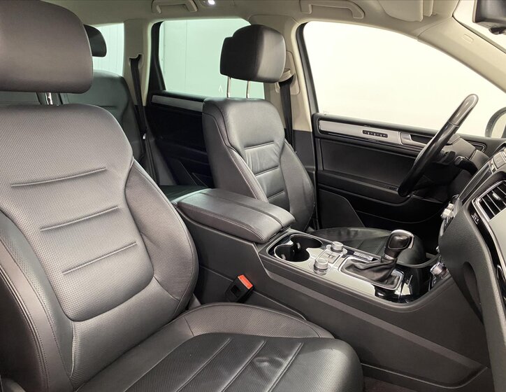 Volkswagen Touareg 8