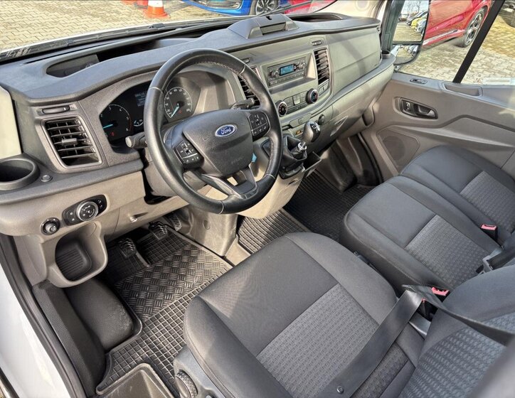 Ford Transit 19