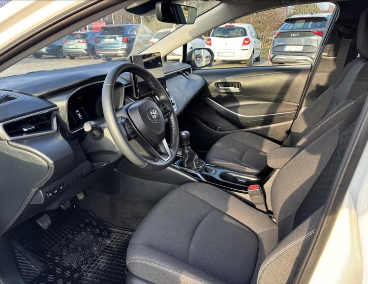 Toyota Corolla Sedan 1,5 l 92 kw