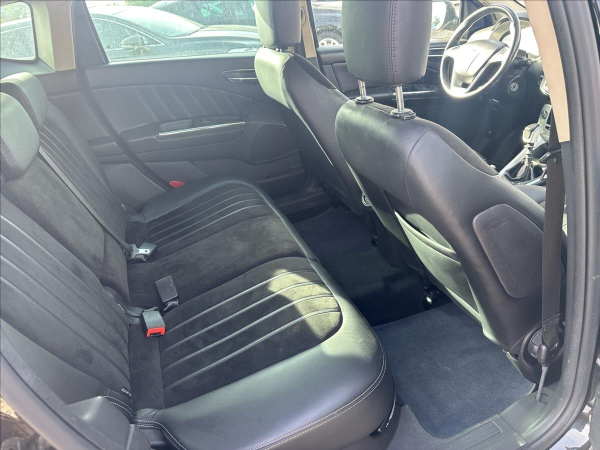 Lancia Delta Hatchback 1,4 l 88 kw