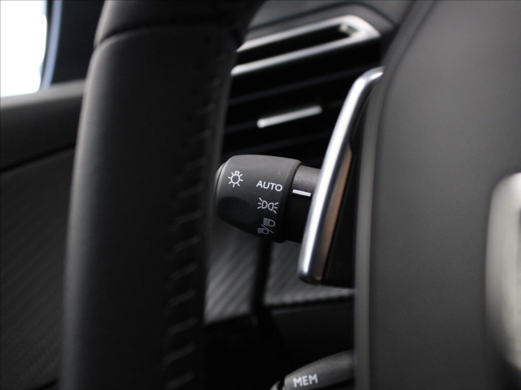 Peugeot 208 Hatchback 1,2 l 81 kw