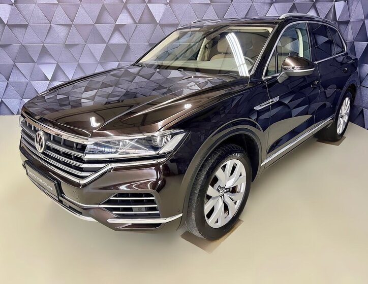 Volkswagen Touareg 1