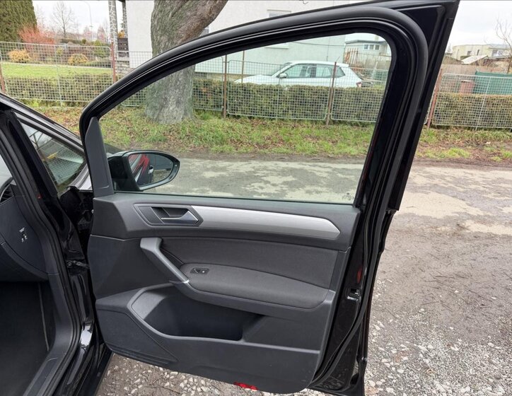 Volkswagen Touran MPV 1,2 l 81 kw