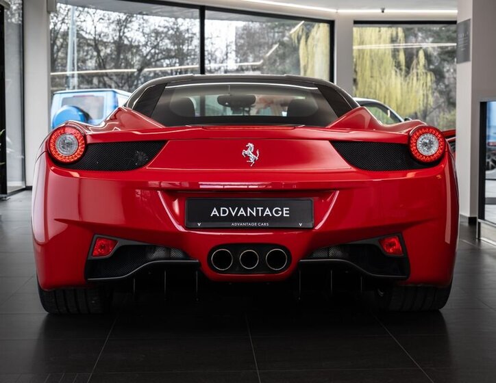 Ferrari 458 Kupé 4,5 l 416 kw