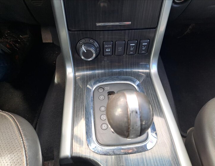 Nissan Pathfinder Kombi 3,0 l 170 kw