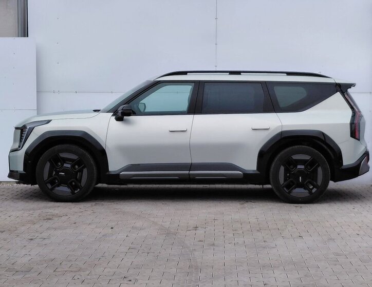 KIA EV9 5