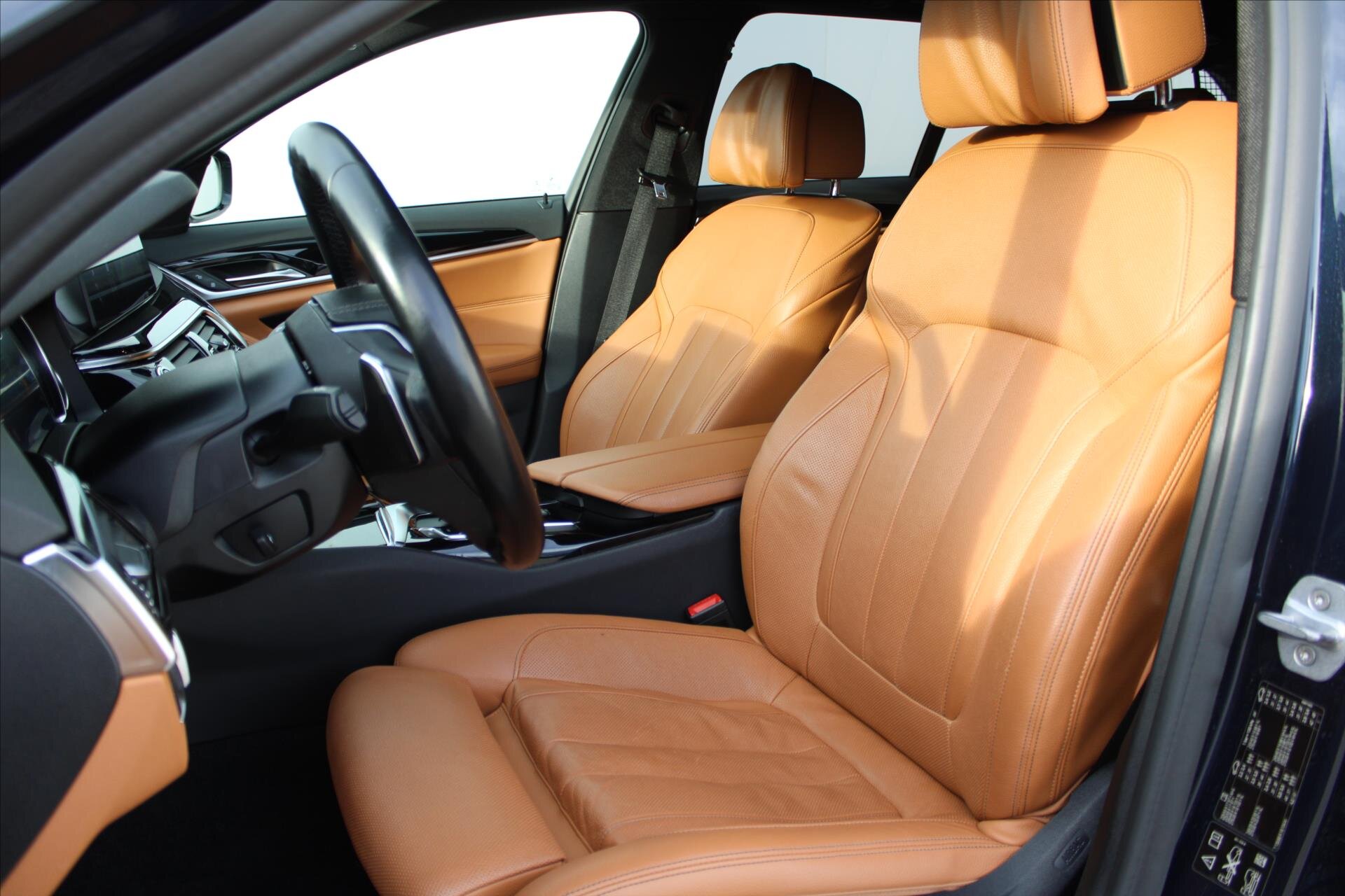 BMW Řada 5 Kombi 3,0 l 195 kw