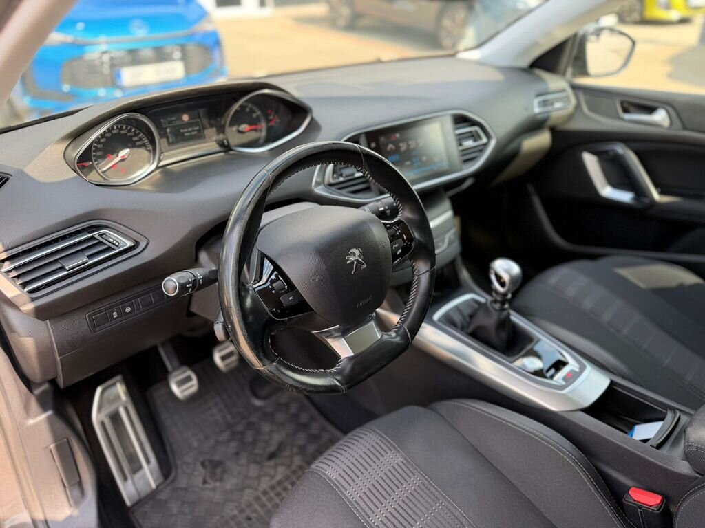 Peugeot 308 Kombi 1,2 l 96 kw