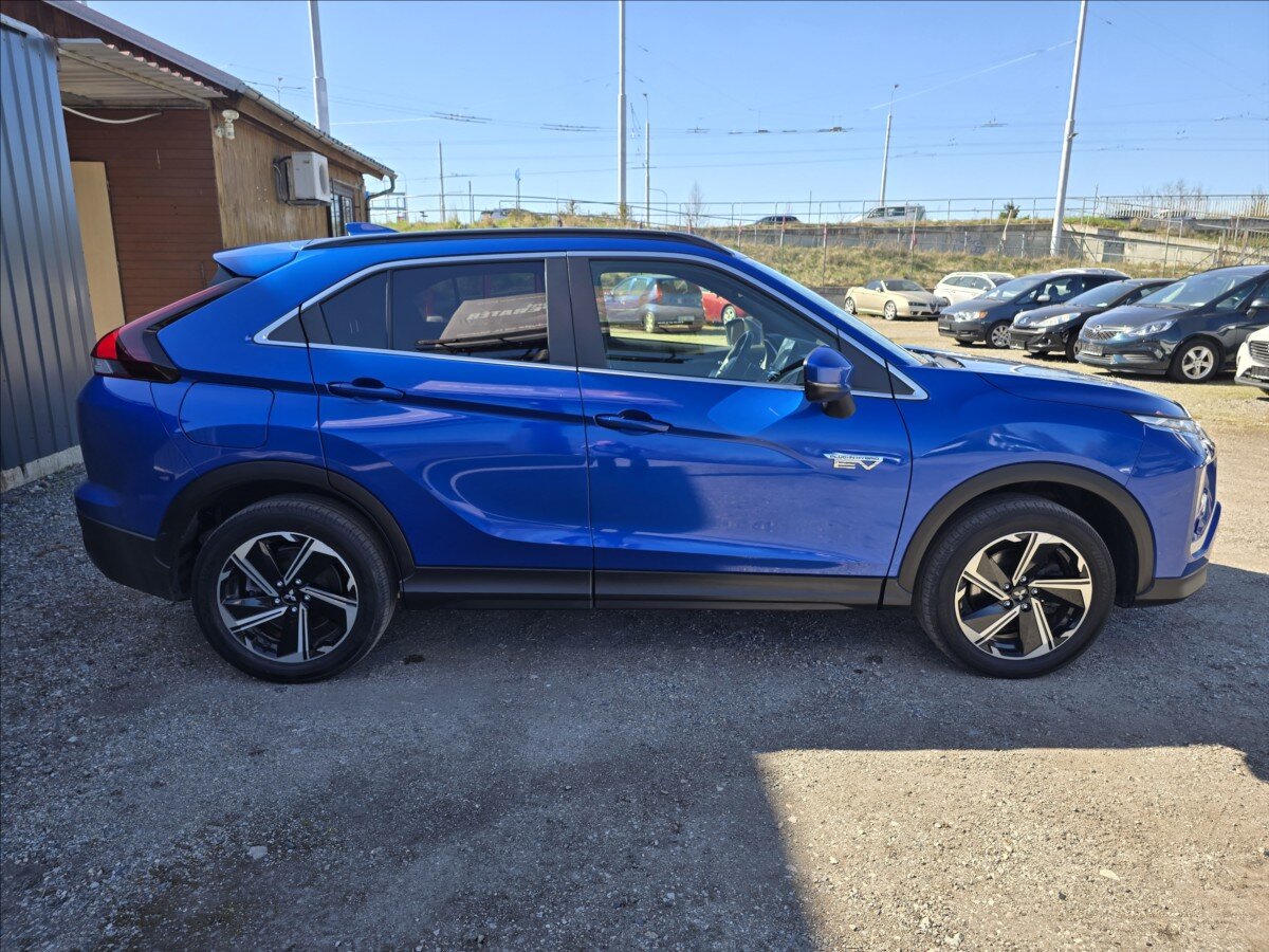 Mitsubishi Eclipse Cross CUV / Crossover 2,4 l 72 kw