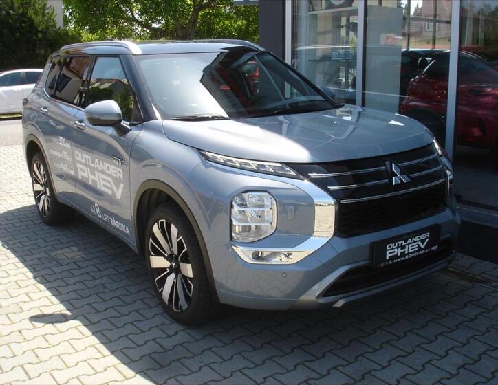 Mitsubishi Outlander 1