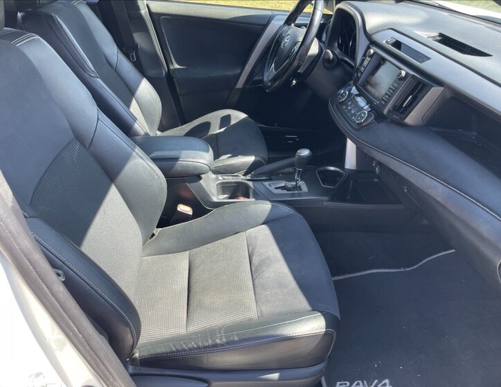 Toyota RAV4 SUV / Terénní 2,5 l 145 kw