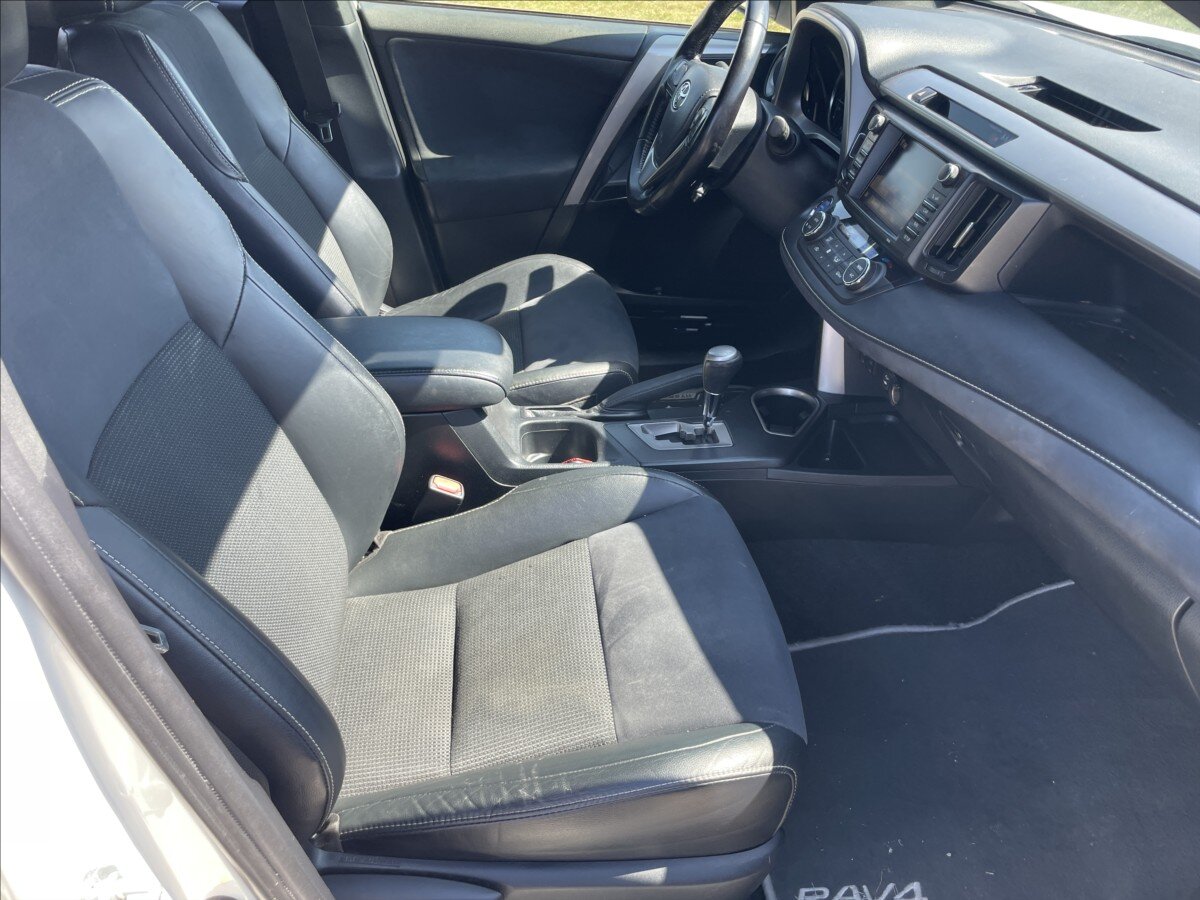 Toyota RAV4 SUV / Terénní 2,5 l 145 kw