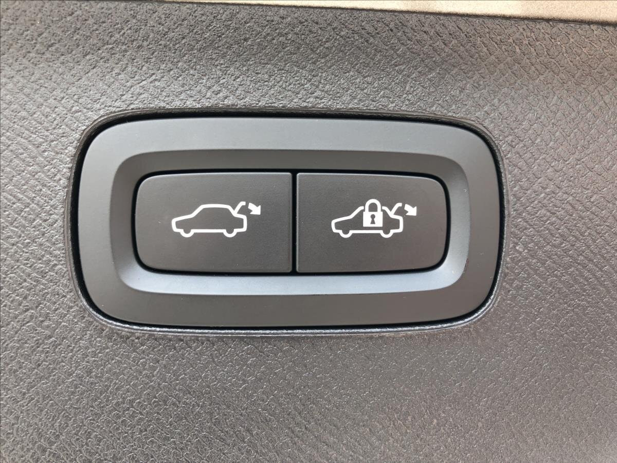 Volvo XC90 SUV / Terénní 2,0 l 173 kw