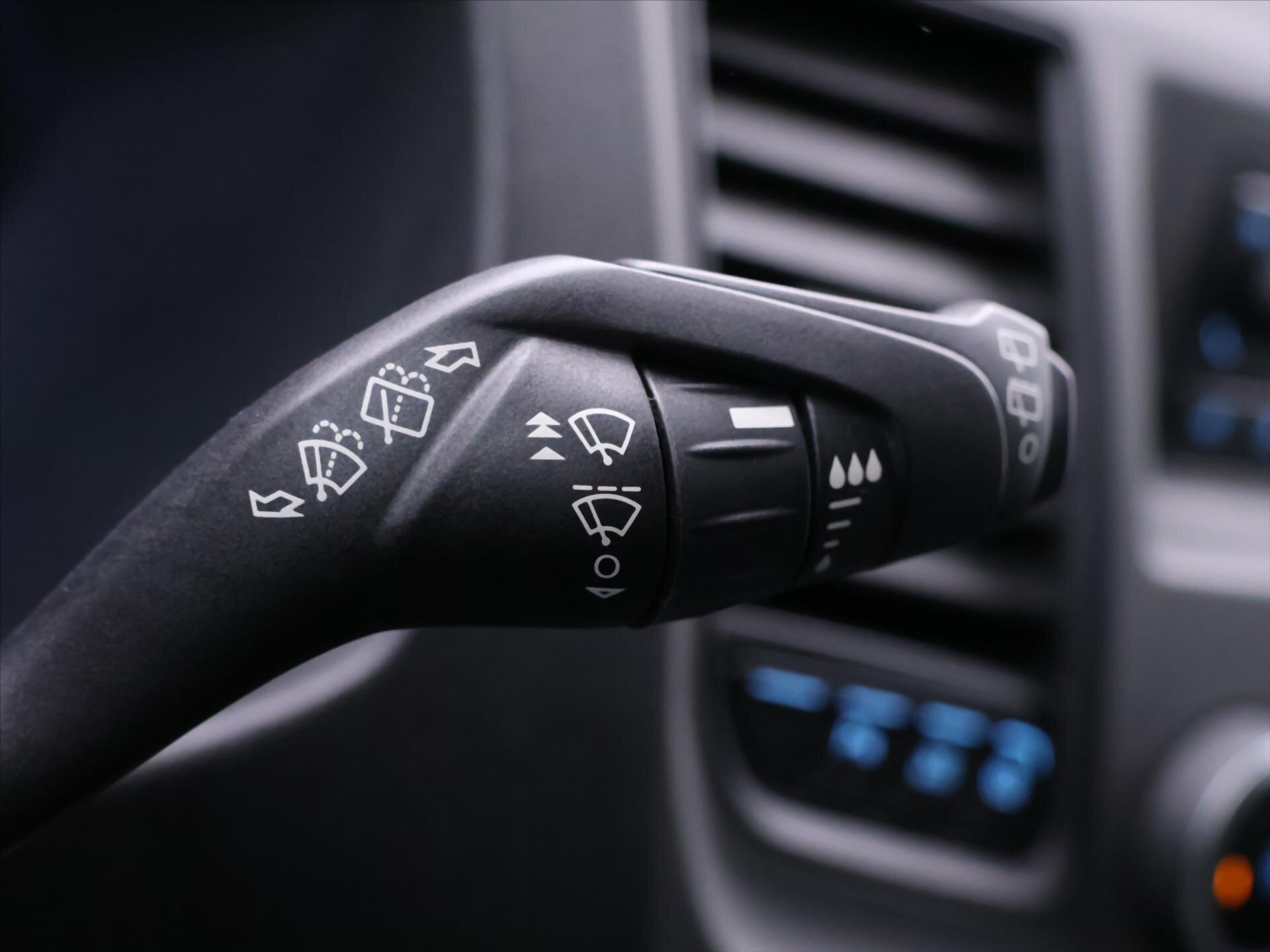 Ford Transit Kombi 2,0 l 96 kw