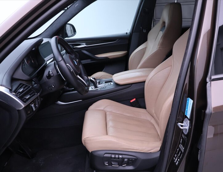 BMW X5 SUV / Terénní 4,4 l 423 kw