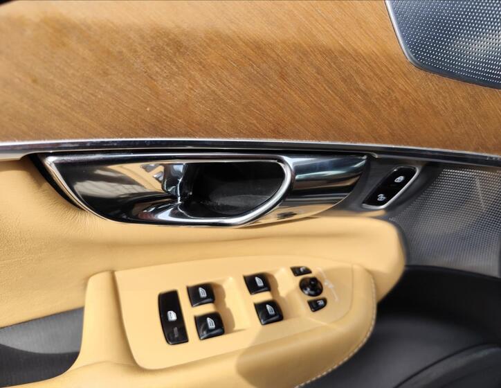 Volvo XC90 19
