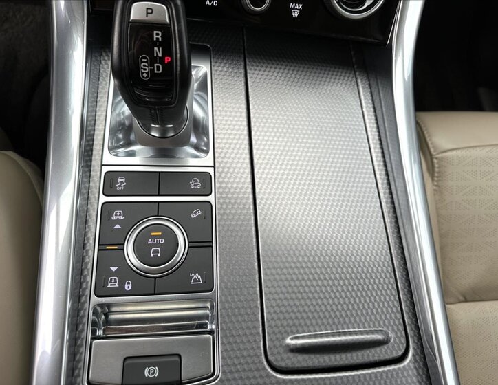 Land Rover Range Rover SUV 4,4 l 250 kw