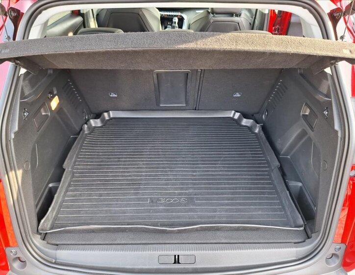 Peugeot 3008 SUV / Terénní 1,5 l 96 kw