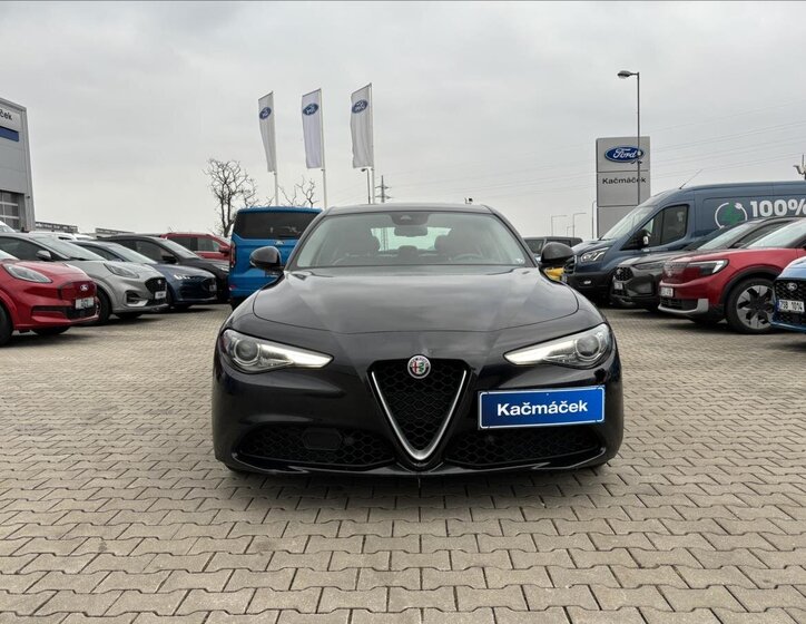 Alfa Romeo Giulia Sedan / Limuzína 2,1 l 132 kw