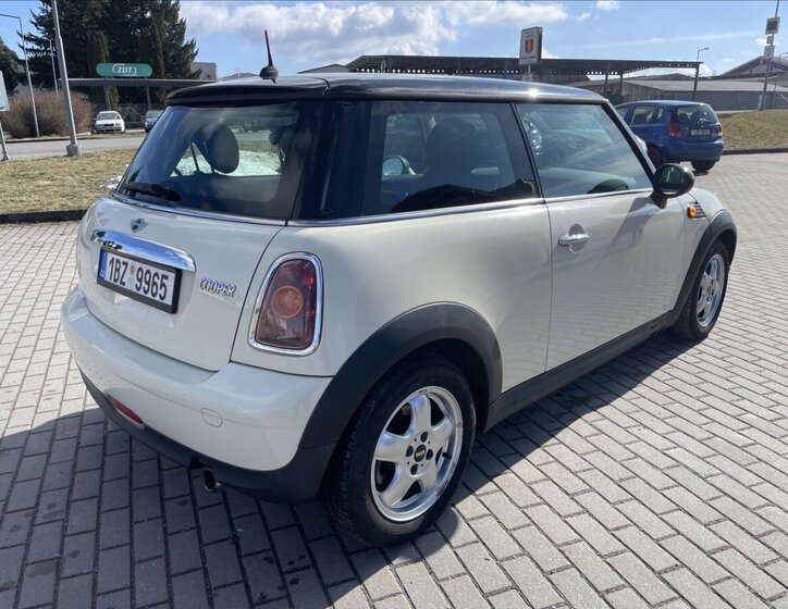 Mini Cooper Hatchback 1,6 l 88 kw