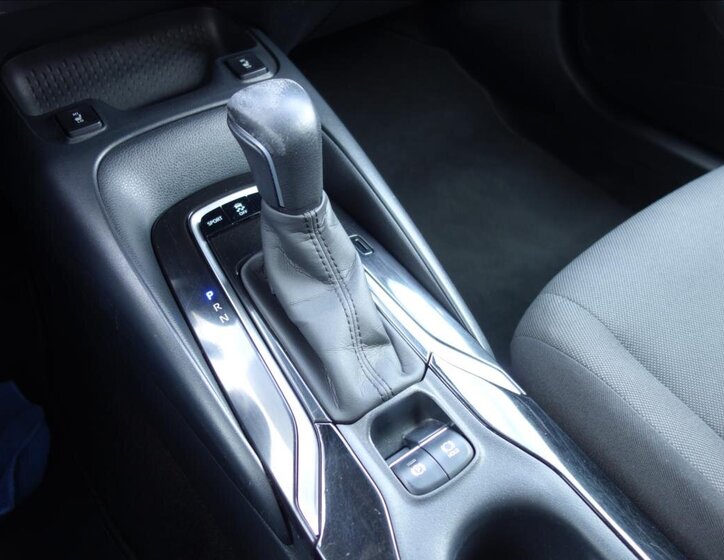 Toyota Corolla Sedan / Limuzína 1,6 l 97 kw