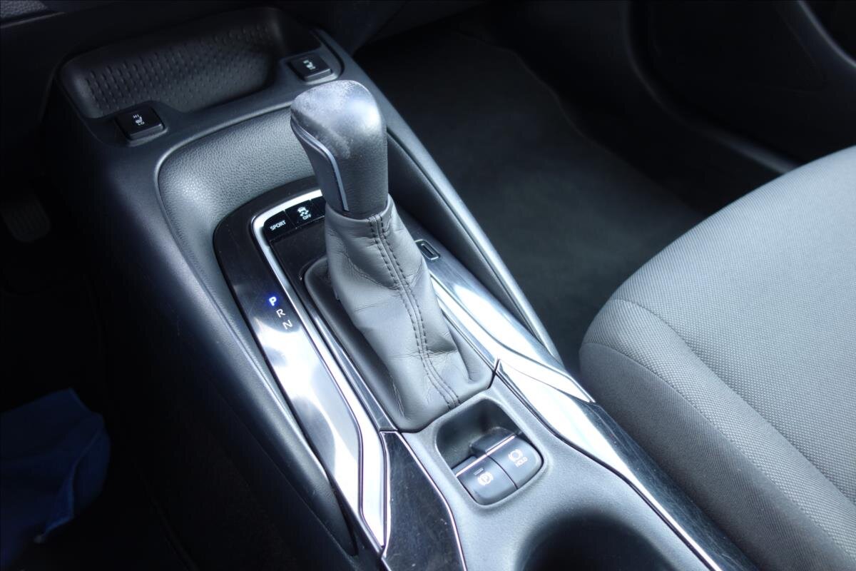 Toyota Corolla Sedan / Limuzína 1,6 l 97 kw