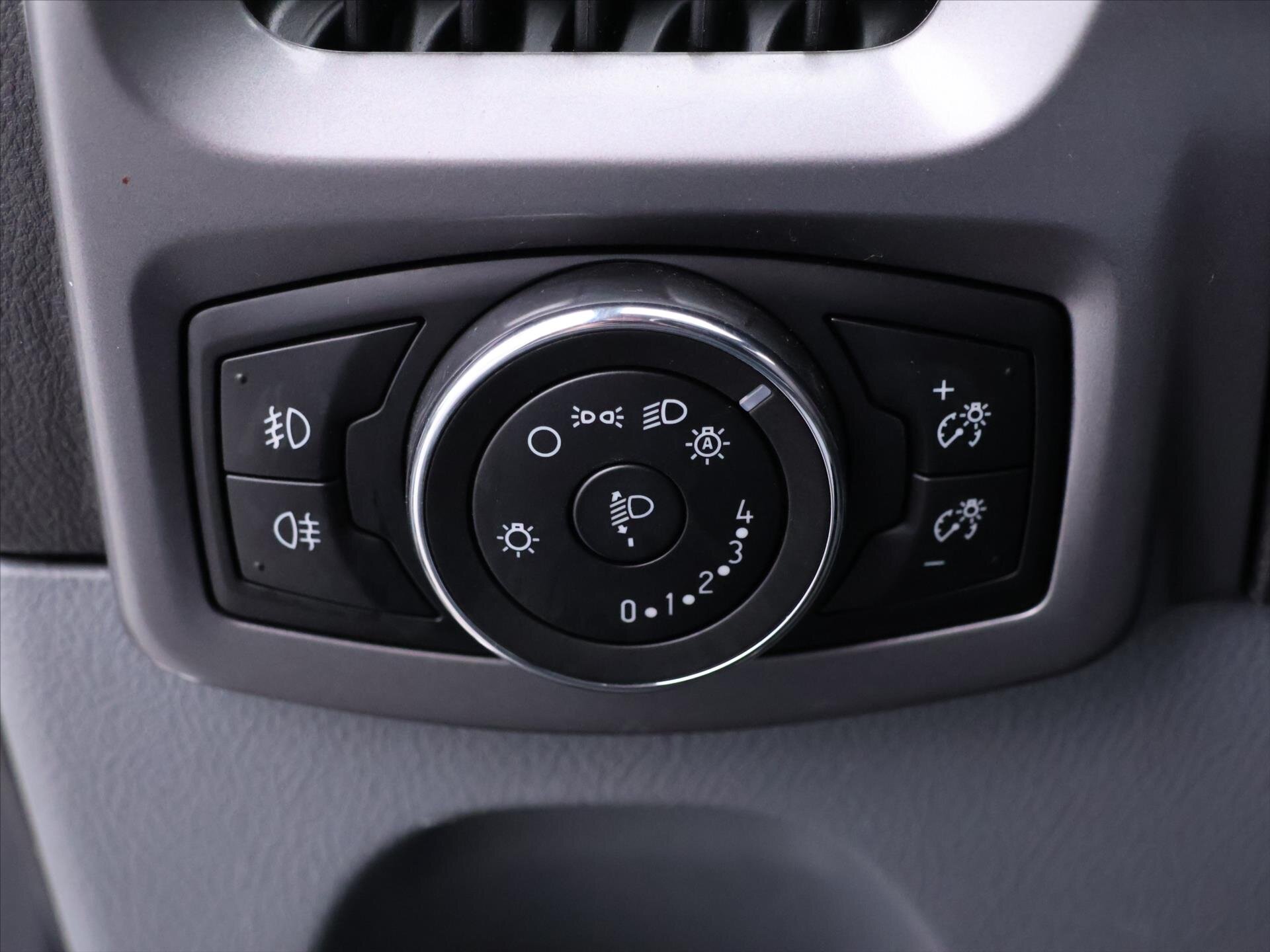 Ford Transit Custom Kombi 2,0 l 96 kw