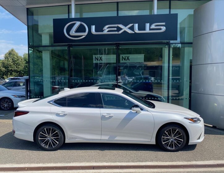 Lexus ES 300h Sedan 2,5 l 160 kw