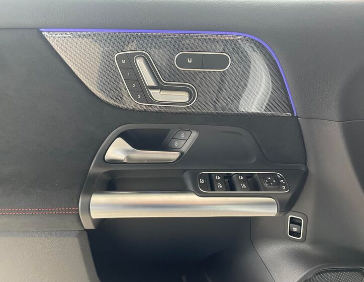 Mercedes-Benz GLA 10