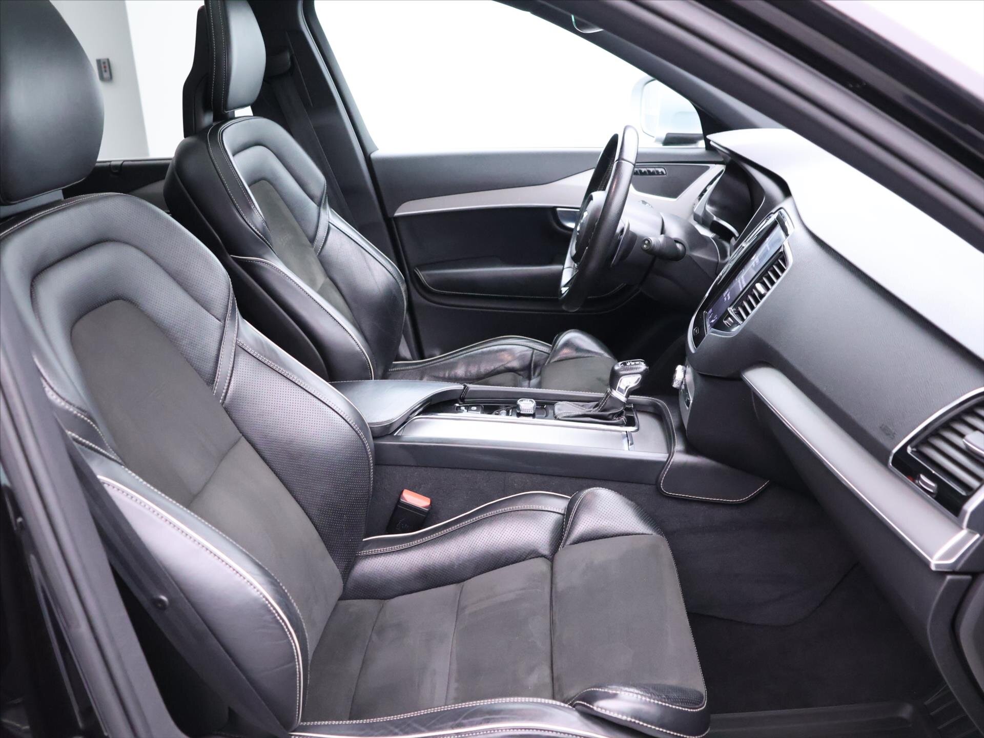 Volvo XC90 SUV / Terénní 2,0 l 173 kw