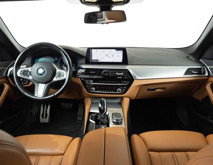 BMW Řada 5 Kombi 3,0 l 195 kw