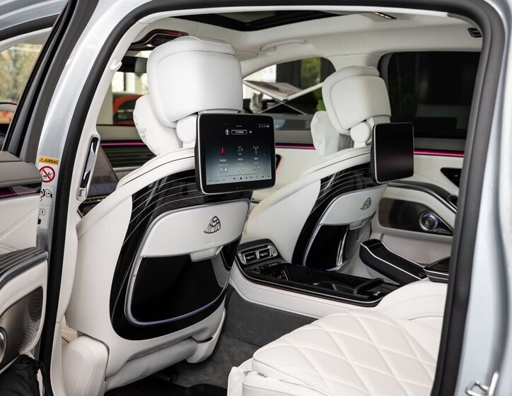 Mercedes-Benz Ostatní Sedan / Limuzína 6,0 l 450 kw