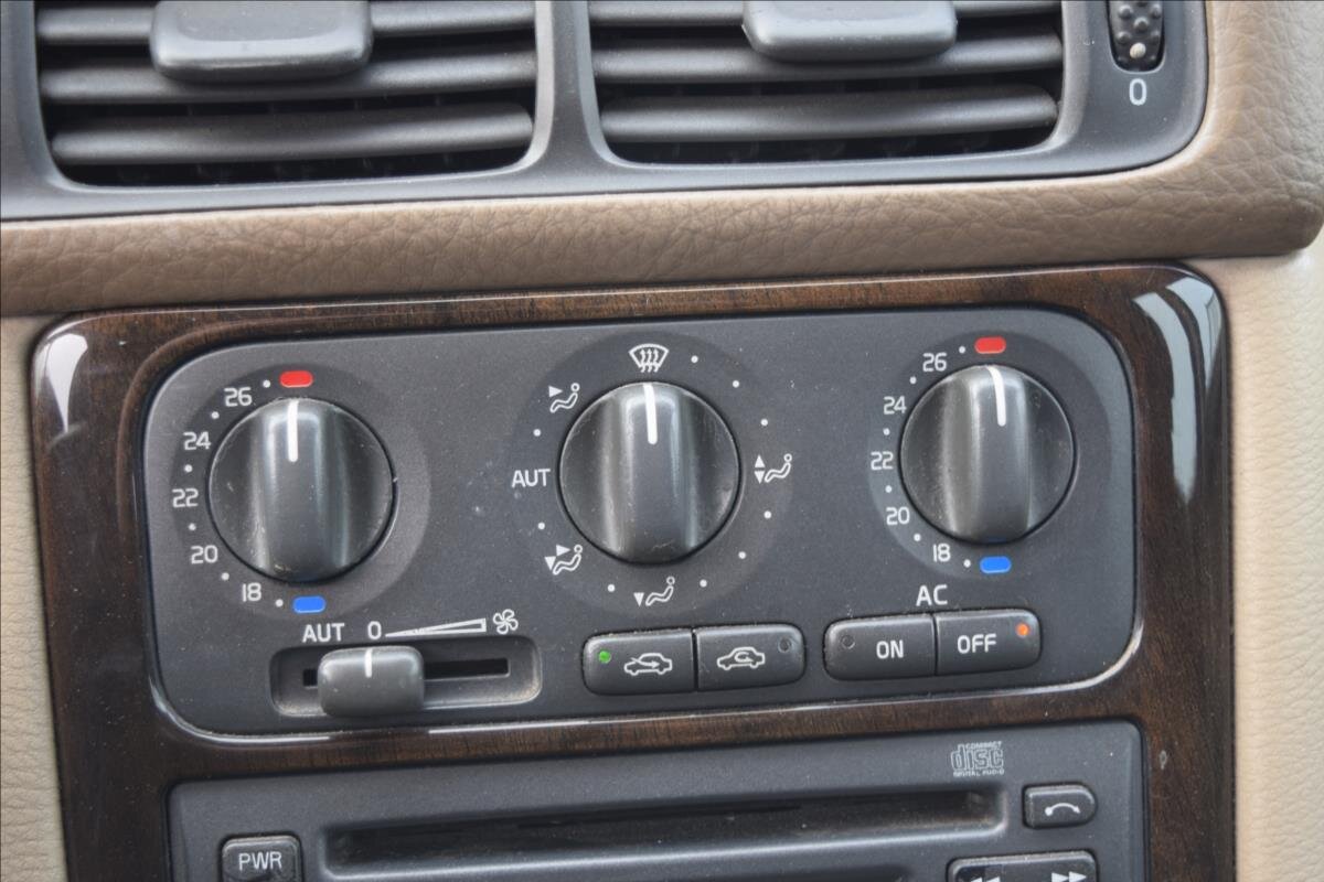 Volvo V70 Kombi 2,5 l 103 kw