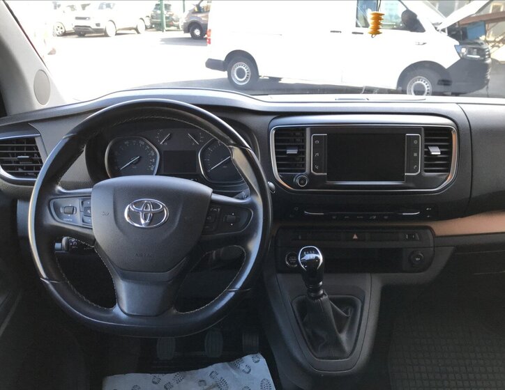 Toyota ProAce Kombi 2,0 l 110 kw