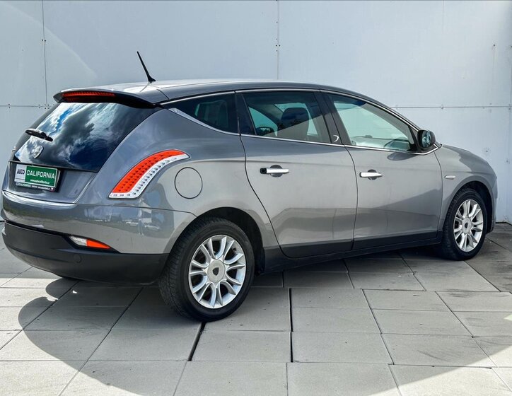 Lancia Delta Hatchback 1,6 l 88 kw