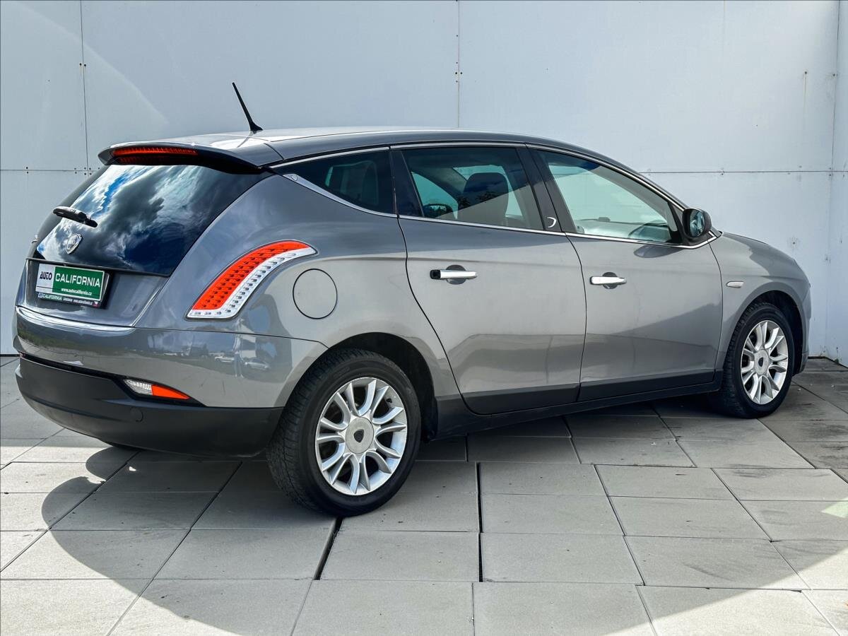 Lancia Delta Hatchback 1,6 l 88 kw
