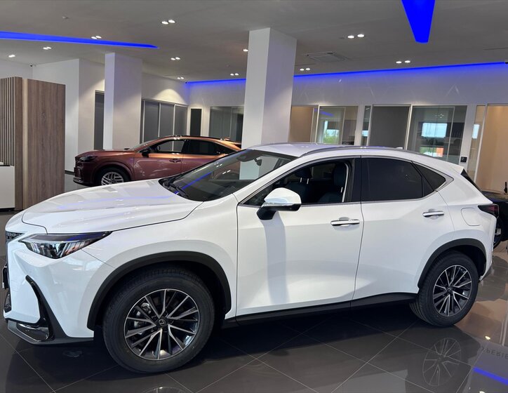 Lexus NX 350h SUV / Terénní 2,5 l 146 kw