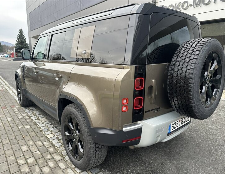 Land Rover Defender 9