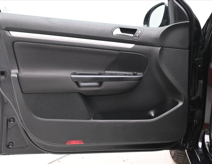 Volkswagen Golf Kombi 1,6 l 77 kw