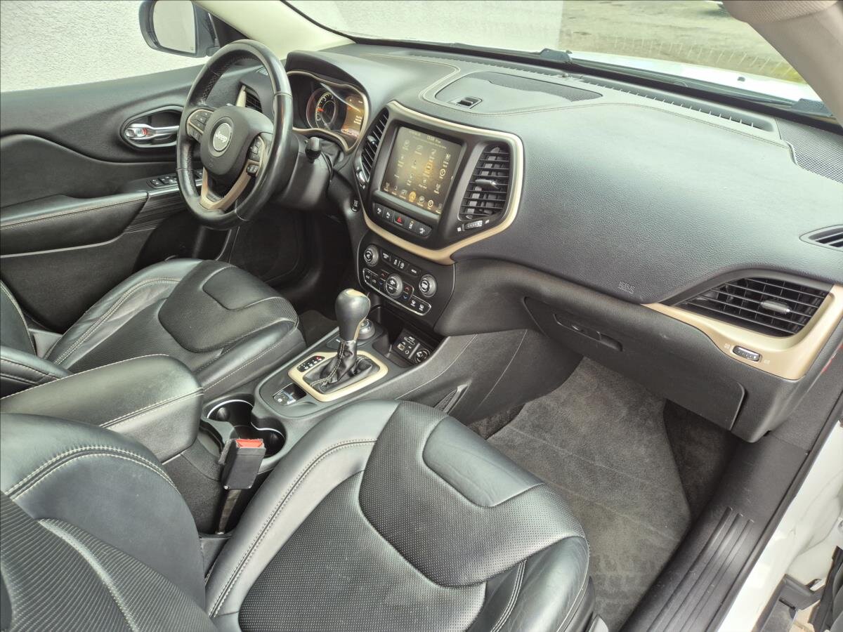 Jeep Cherokee SUV 2,2 l 147 kw