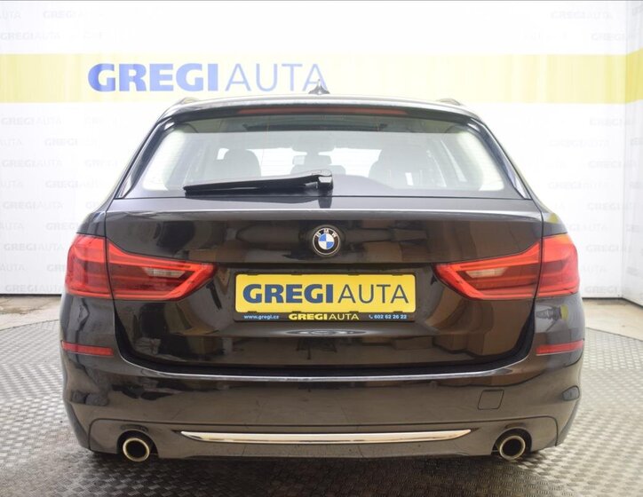 BMW Řada 5 Kombi 3,0 l 195 kw